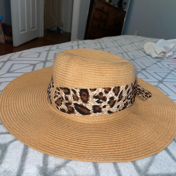 Yarn hat, one size. Adjustable string, like new, INC International Concepts - Picture 2 of 3